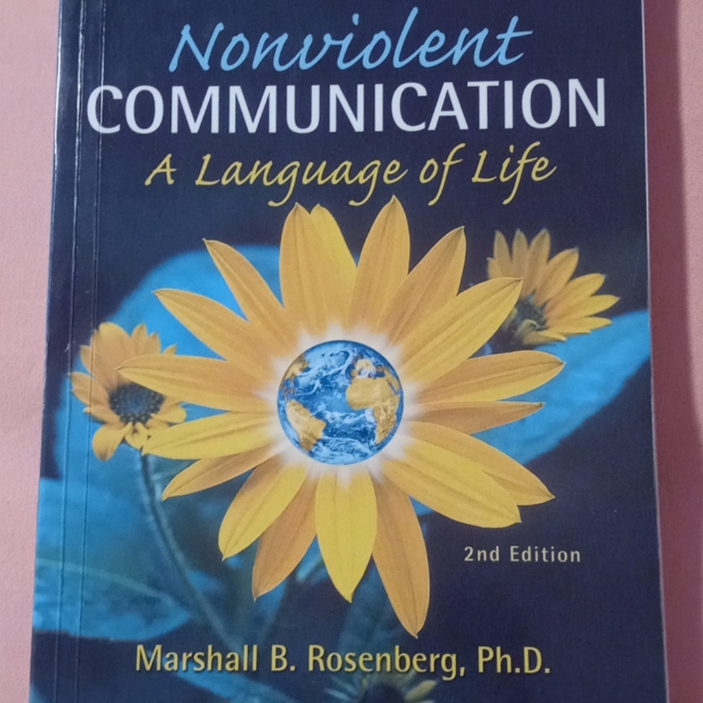BOOK NONVIOLENT COMMUNICATION BY ROSENBERG MD